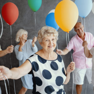 idosos-comemorando-em-ilpi