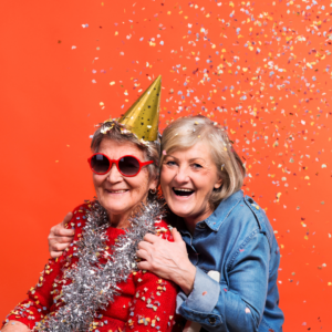 Mulheres idosas celebrando