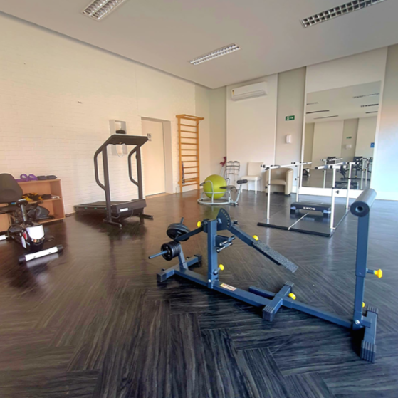 Sala de fisioterapia no Alegro Residencial Sênior – cliente da Gero360 em Campinas