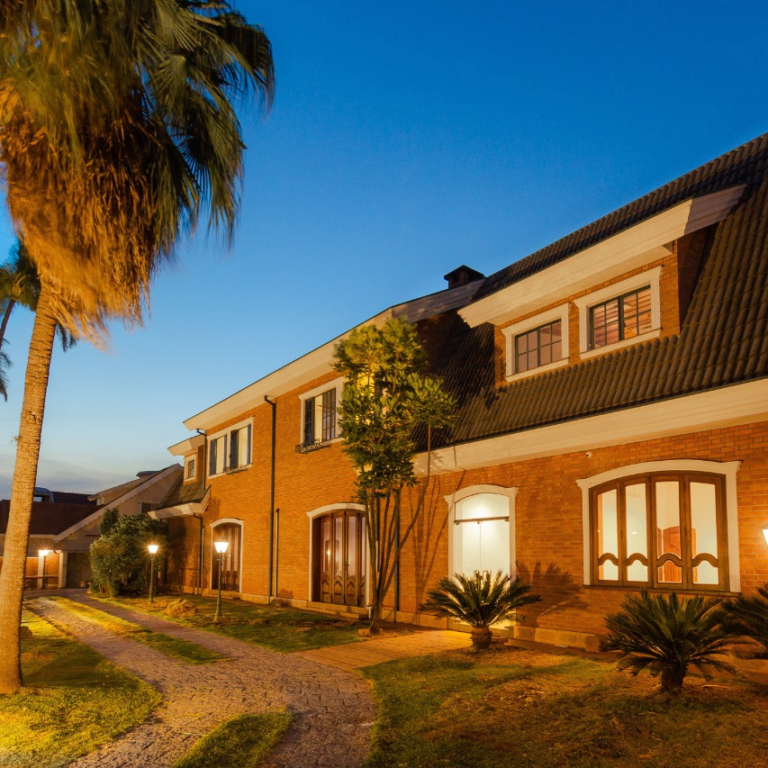 Fachada do Alegro Residencial Sênior ao entardecer – cliente da Gero360 em Campinas