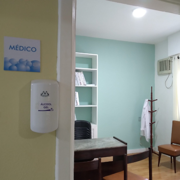 O Lar União conta com estrutura adequada para atendimento médico, promovendo segurança, cuidado integral e bem-estar dos residentes.
