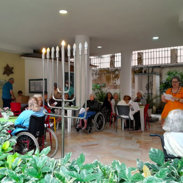 Celebrações culturais e religiosas fortalecem a identidade, os vínculos afetivos e a socialização dos residentes.