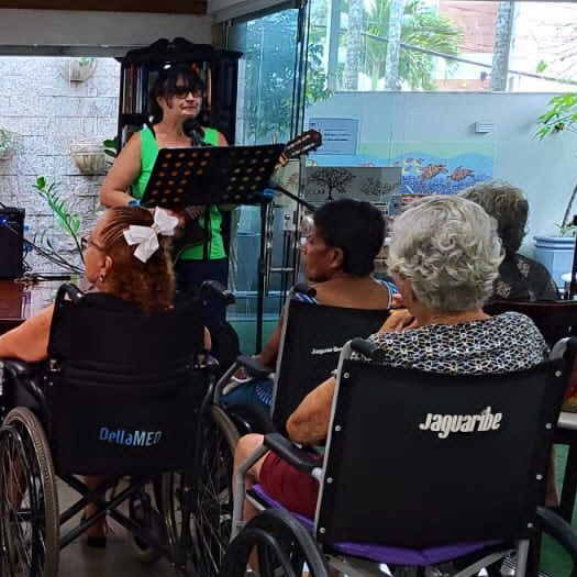 Musicoterapia para lazer e resgate de memória afetiva dos residentes do SoLar de Itaipú