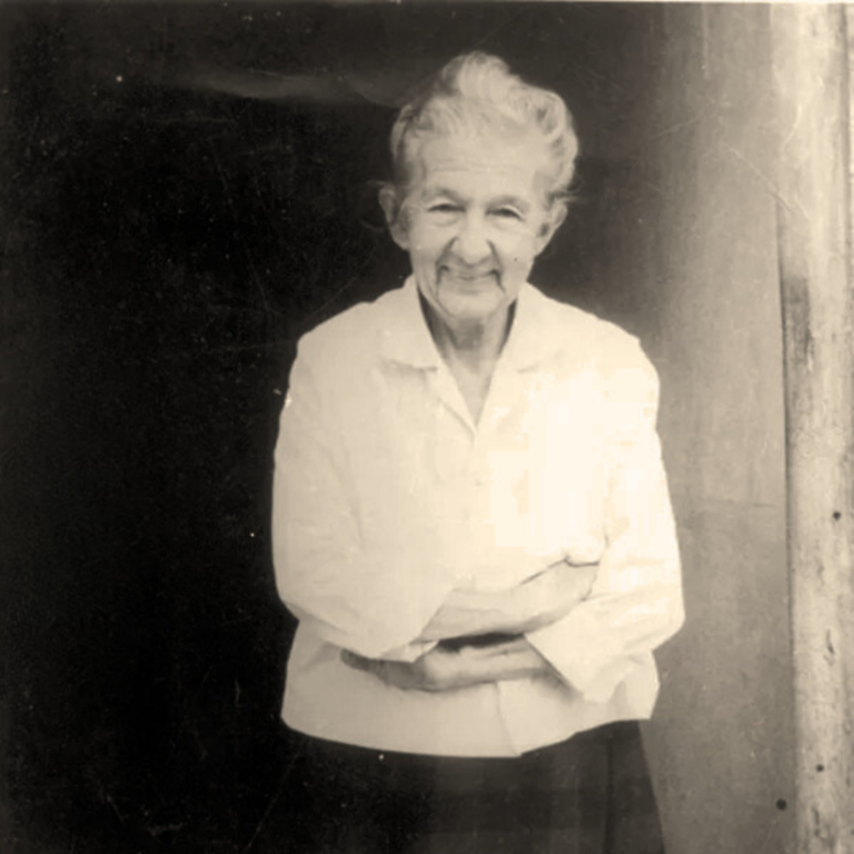 retrato de cora coralina