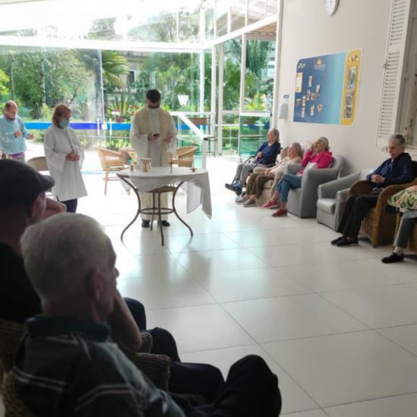 Cultos e missas para o fortalecimento dos vínculos espirituais.