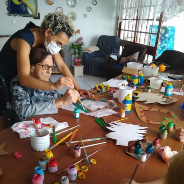 Estímulo da criatividade e das habilidades motoras com atividades de terapia ocupacional no residencial Lar do Prado